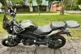 Dominar 400  Moto Bajaj, 2023