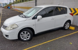 Vendo Nissan Tiida. Año 2009, 2009