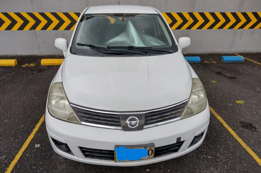 Vendo Nissan Tiida. Año 2009, 2009