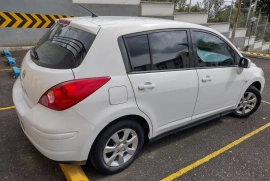 Vendo Nissan Tiida. Año 2009, 2009